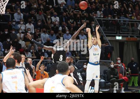 Bologna, Italien. 26. April 2022. Fedor Zugic (Ratiopharm Ulm) beim Viertelfinale des Eurocup-Spiels Segafredo Virtus Bologna gegen. Ratiopharm Ulm im Sportpalast Paladozza - Bologna, 26. April 2022 Quelle: Independent Photo Agency/Alamy Live News Stockfoto