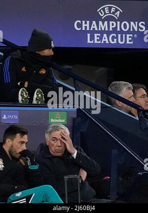 Manchester, England, 26.. April 2022. Carlo Ancelotti Manager von Real Madrid während des UEFA Champions League-Spiels im Etihad Stadium, Manchester. Bildnachweis sollte lauten: Andrew Yates / Sportimage Kredit: Sportimage/Alamy Live News Stockfoto