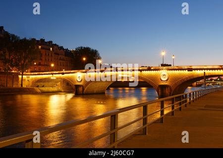 Die pont Louis Philippe ist eine Brücke über die seine. Es befindet sich im 4. Bezirk von Paris, es verbindet den Quai de Bourbon auf der Ile Saint Lou Stockfoto