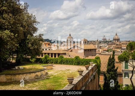 Malerischer Blick auf die traditionelle italienische Skyline und Architektur in der Stadt Rom, Italien 03 Stockfoto