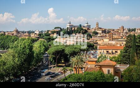Malerischer Blick auf die traditionelle italienische Skyline und Architektur in der Stadt Rom, Italien 01 Stockfoto