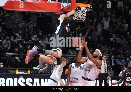 Bologna, Italien. 26. April 2022. Isaia Cordinier (Segafredo Virtus Bologna) während des Viertelfinalmeisterschaften Eurocup-Spiels Segafredo Virtus Bologna gegen. Ratiopharm Ulm im Sportpalast Paladozza - Bologna, 26. April 2022 Quelle: Independent Photo Agency/Alamy Live News Stockfoto