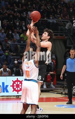 Bologna, Italien. 26. April 2022. Alessandro Pajola (Segafredo Virtus Bologna) während des Viertelfinalmeisterschaften Eurocup-Spiels Segafredo Virtus Bologna gegen. Ratiopharm Ulm im Sportpalast Paladozza - Bologna, 26. April 2022 Quelle: Independent Photo Agency/Alamy Live News Stockfoto