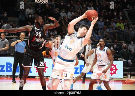 Bologna, Italien. 26. April 2022. Nicolas Bretzel (Ratiopharm Ulm) beim Viertelfinale der Eurocup-Meisterschaft Segafredo Virtus Bologna gegen. Ratiopharm Ulm im Sportpalast Paladozza - Bologna, 26. April 2022 Quelle: Independent Photo Agency/Alamy Live News Stockfoto