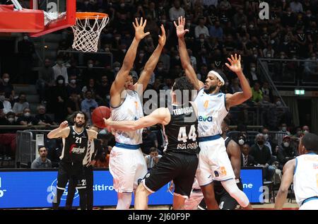 Bologna, Italien. 26. April 2022. Milos Teodosic (Segafredo Virtus Bologna) während des Viertelfinalmeisterschaften-Eurocup-Spiels Segafredo Virtus Bologna gegen. Ratiopharm Ulm im Sportpalast Paladozza - Bologna, 26. April 2022 Quelle: Independent Photo Agency/Alamy Live News Stockfoto