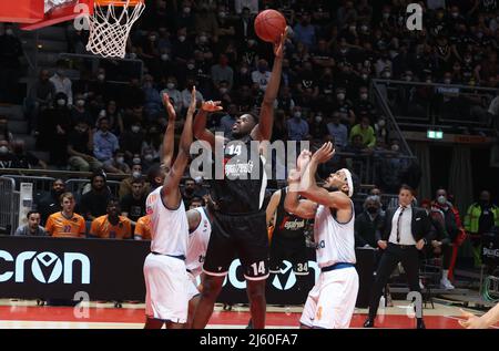 Bologna, Italien. 26. April 2022. Mouhammadou Jaiteh (Segafredo Virtus Bologna) während des Viertelfinalmeisterschaften-Eurocup-Spiels Segafredo Virtus Bologna gegen. Ratiopharm Ulm im Sportpalast Paladozza - Bologna, 26. April 2022 Quelle: Independent Photo Agency/Alamy Live News Stockfoto