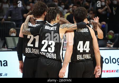 Bologna, Italien. 26. Apr, 2022. Während der Viertelfinale Meisterschaft Eurocup Spiel Segafredo Virtus Bologna vs. Ratiopharm Ulm im Sportpalast Paladozza - Bologna, 26. April 2022 Quelle: Independent Photo Agency/Alamy Live News Stockfoto