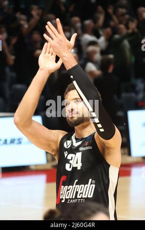 Bologna, Italien. 26. Apr, 2022. Während der Viertelfinale Meisterschaft Eurocup Spiel Segafredo Virtus Bologna vs. Ratiopharm Ulm im Sportpalast Paladozza - Bologna, 26. April 2022 Quelle: Independent Photo Agency/Alamy Live News Stockfoto