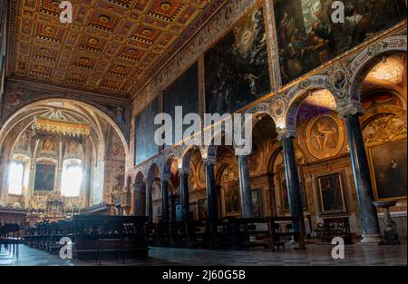 Perugia Italien April 2022: Die Basilika von San di Perugia bleibt die reichste Kirche der Stadt und beherbergt die größte Kunstsammlung Perugias Stockfoto