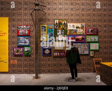 Venedig, Italien - April 20: Installation von Yuki Kihara mit dem Titel Paradise Camp. Neuer Zeland-Pavillon auf der Internationalen Kunstausstellung von Venedig 59. Stockfoto