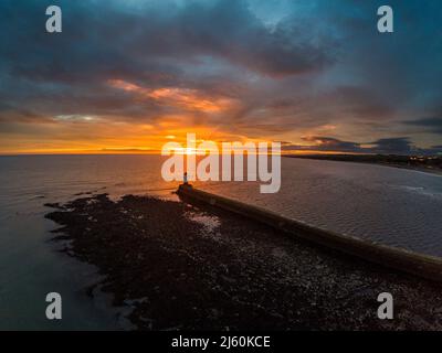 Berwick Pier und der nördlichste Leuchtturm in England Stockfoto