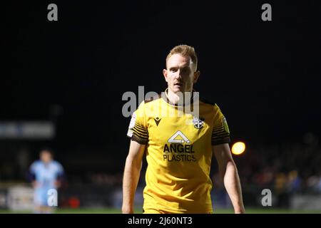 SUTTON, GROSSBRITANNIEN. APRIL 26. Robert Milsom von Sutton United während des Sky Bet League 2-Spiels zwischen Sutton United und Crawley Town am Dienstag, den 26.. April 2022 im Knights Community Stadium, Gander Green Lane, Sutton. (Kredit: Tom West | MI News) Kredit: MI Nachrichten & Sport /Alamy Live News Stockfoto