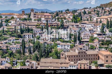 Blick auf die Stadt Granada vom Inneren des Alhambra Palastes. Granada, Spanien. Stockfoto