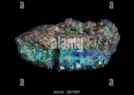 Kupfererz aus der Mojave-Wüste, Kalifornien. Türkisfarbene, blaue und grüne Mineralien im Querschnitt sichtbar. Probengewicht 780 g (1 lb 11 oz.) Stockfoto