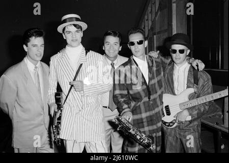 Blow Monkeys treten 1986 auf amerikanischem Bandstand auf Credit: Ron Wolfson / MediaPunch Robert Howard Stockfoto