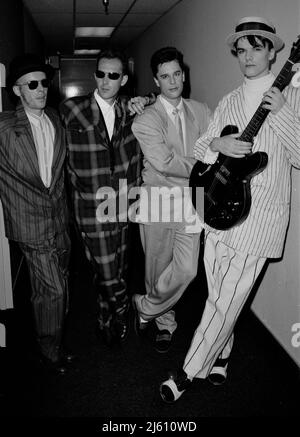 Blow Monkeys treten 1986 auf amerikanischem Bandstand auf Credit: Ron Wolfson / MediaPunch Robert Howard Stockfoto