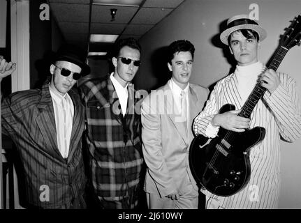 Blow Monkeys treten 1986 auf amerikanischem Bandstand auf Credit: Ron Wolfson / MediaPunch Robert Howard Stockfoto