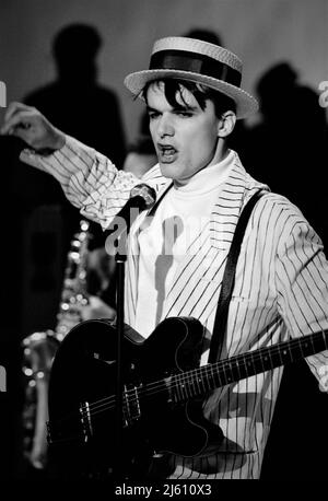 Blow Monkeys treten 1986 auf amerikanischem Bandstand auf Credit: Ron Wolfson / MediaPunch Robert Howard Stockfoto