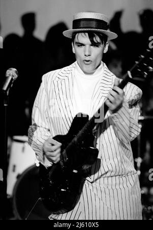 Blow Monkeys treten 1986 auf amerikanischem Bandstand auf Credit: Ron Wolfson / MediaPunch Robert Howard Stockfoto