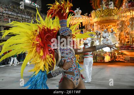 Rio de Janeiro,Brasilien,24. April 2022.Grande Rio Samba Schule, der Sondergruppe, während des Karnevals in der Stadt Rio de Janeiro. Stockfoto