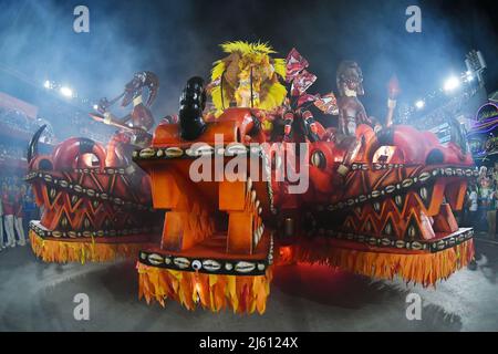 Rio de Janeiro,Brasilien,24. April 2022.Grande Rio Samba Schule, der Sondergruppe, während des Karnevals in der Stadt Rio de Janeiro. Stockfoto