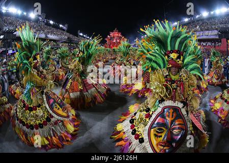Rio de Janeiro,Brasilien,24. April 2022.Grande Rio Samba Schule, der Sondergruppe, während des Karnevals in der Stadt Rio de Janeiro. Stockfoto