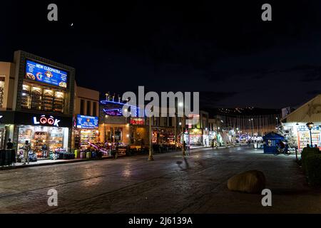 10th. Oktober 2021. Sharm El Sheikh: Straßenmarkt in Ägypten bei Nacht Stockfoto