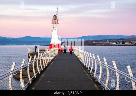 Ogden Point Breakwater Lighthouse bei Sonnenaufgang - Victoria, Vancouver Island, British Columbia, Kanada Stockfoto