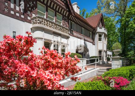 Frühling in Atlanta im Callanwolde Fine Arts Center im Viertel Druid Hills. (USA) Stockfoto