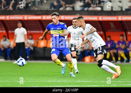 São PAULO, BRASILIEN - 26. APRIL: Luis Vázquez von Boca Juniors treibt den Ball beim Copa CONMEBOL Libertadores-Spiel zwischen SC Corinthians und Boca Juniors am 26. April 2022 in der Arena Corinthians in São Paulo, Brasilien. (Foto von Leandro Bernardes/PxImages) Credit: Px Images/Alamy Live News Stockfoto