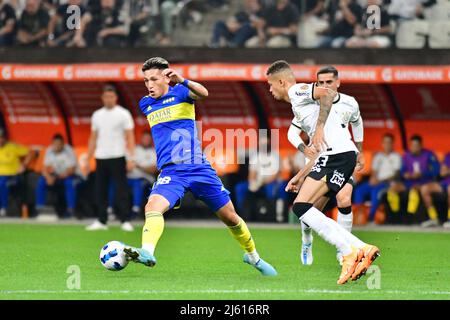 São PAULO, BRASILIEN - 26. APRIL: Luis Vázquez von Boca Juniors treibt den Ball beim Copa CONMEBOL Libertadores-Spiel zwischen SC Corinthians und Boca Juniors am 26. April 2022 in der Arena Corinthians in São Paulo, Brasilien. (Foto von Leandro Bernardes/PxImages) Credit: Px Images/Alamy Live News Stockfoto