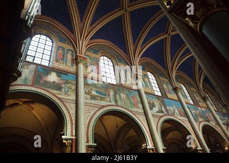 Wandmalereien des französischen Malers Jean-Hippolyte Flandrin (1856-1863) im Hauptschiff der Kirche Saint-Germain-des-Prés in Paris, Frankreich. Stockfoto