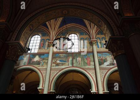 Wandmalereien des französischen Malers Jean-Hippolyte Flandrin (1856-1863) im Hauptschiff der Kirche Saint-Germain-des-Prés in Paris, Frankreich. Stockfoto