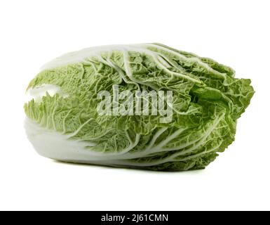Nahaufnahme von chinesischem Salat auf weißem Hintergrund. Speicherplatz kopieren. Stockfoto