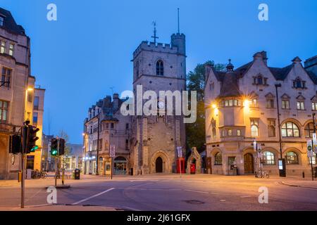 Carfax Tower im Morgengrauen. Oxford, Oxfordshire, England Stockfoto