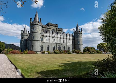 Inveraray Castle ist eine atemberaubend schöne gotische Burg am Ufer des Loch Fyne in Argyll und Bute, Schottland. Es gehört dem Herzog von Argyll Stockfoto