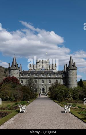 Inveraray Castle ist eine atemberaubend schöne gotische Burg am Ufer des Loch Fyne in Argyll und Bute, Schottland. Es gehört dem Herzog von Argyll Stockfoto