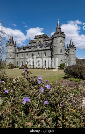 Inveraray Castle ist eine atemberaubend schöne gotische Burg am Ufer des Loch Fyne in Argyll und Bute, Schottland. Es gehört dem Herzog von Argyll Stockfoto