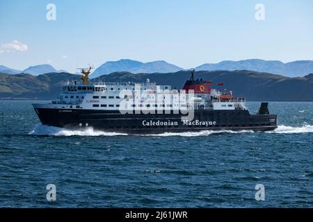 Caledonian MacBrayne Autofähre Clansman fährt entlang des Sound of Mull in den Inneren Hebriden entlang der Westküste Schottlands nach Norden Stockfoto