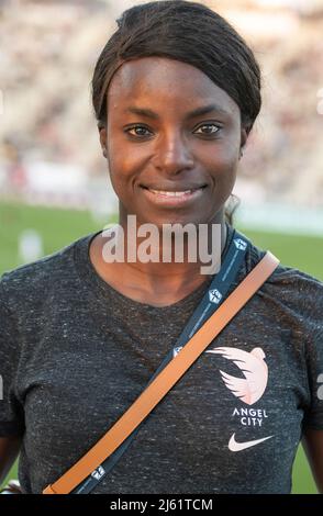 Fullerton, USA. 24. April 2022. Eniola Aluko, Sportdirektorin des Angels City FC, steht auf den Ständen des Stadions. Das Heimspiel von Angels City FC gegen den Portland Thorns FC im Challenger Cup ist das letzte Spiel vor Saisonbeginn in der NWSL. Angels City FC ist ein mehrheitlich von Frauen betriebener Club und tritt in die erste NWSL-Saison ein. (To dpa 'Schults neues US-Abenteuer: Angel City FC von Women for Women') Quelle: Maximilian Haupt/dpa/Alamy Live News Stockfoto