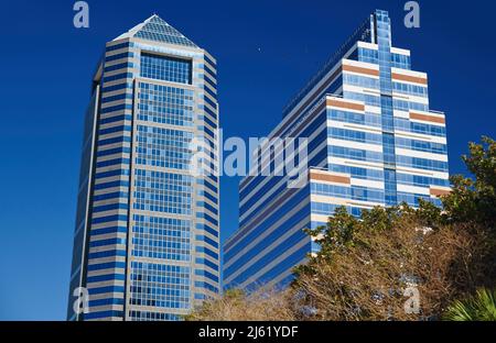 Jacksonville, Florida, moderne Bürogebäude an sonnigen Tagen Stockfoto