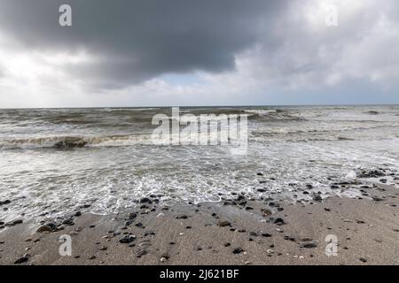 Stürmisches Wetter und Meer in Estepona in Südspanien Stockfoto