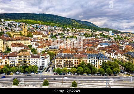 Luftaufnahme von Neuchatel mit einer Kirche in der Schweiz Stockfoto