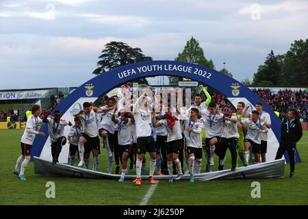 Nyon, Schweiz, 25.. April 2022. Während des Spiels der UEFA Youth League im Colovray Sports Center, Nyon. Bildnachweis sollte lauten: Jonathan Moscrop / Sportimage Stockfoto