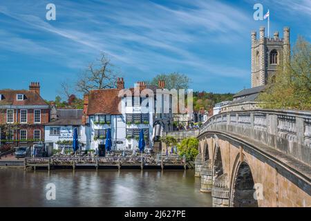 Der Engel auf der Brücke stammt aus dem Jahr 1728, ist ein denkmalgeschütztes Gebäude und eines der meistfotografierten und gemalten Pubs in England. Es befindet sich Stockfoto