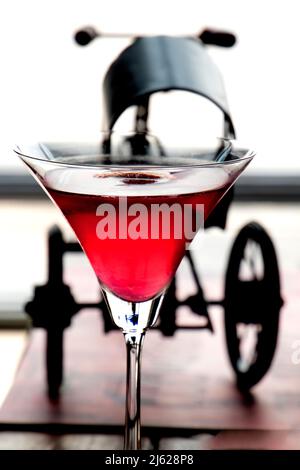 Wunderschöne Cocktails und Mocktails in einem Glas Stockfoto