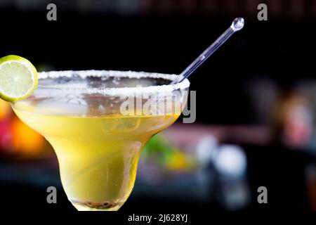 Wunderschöne Cocktails und Mocktails in einem Glas Stockfoto