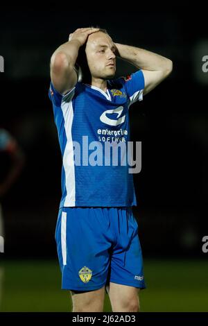 SOUTH SHIELDS, GROSSBRITANNIEN. APR 26. Mitch Duggan von Warrington Town reagiert während des Halbfinalmatches der Premier League zwischen South Shields und Warrington Town im Mariners Park, South Shields, am Dienstag, den 26.. April 2022. (Kredit: Will Matthews | MI News) Kredit: MI News & Sport /Alamy Live News Stockfoto