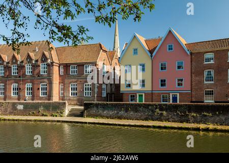 Frühlingsnachmittag am Flussufer in Norwich, Norfolk, England. Stockfoto