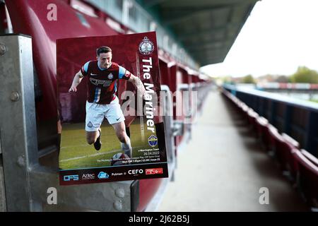 SOUTH SHIELDS, GROSSBRITANNIEN. APR 26. das offizielle Spieltag-Programm, das vor dem Halbfinale der Northern Premier League zwischen South Shields und Warrington Town im Mariners Park, South Shields, am Dienstag, dem 26.. April 2022 gesehen wurde. (Kredit: Will Matthews | MI News) Kredit: MI News & Sport /Alamy Live News Stockfoto